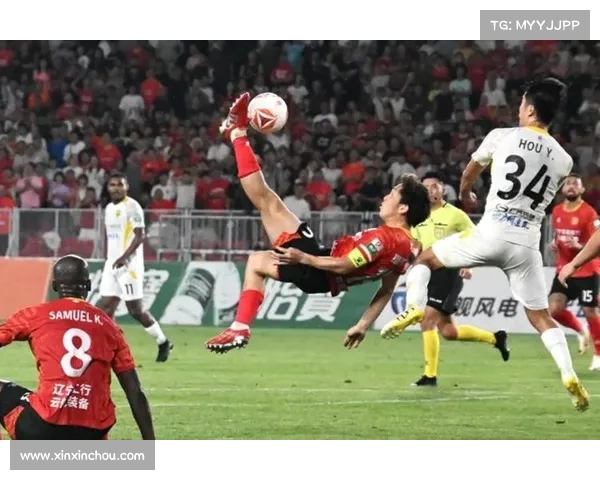 压哨绝平激战最后时刻定胜负，比赛高潮迭起引全场疯狂欢呼